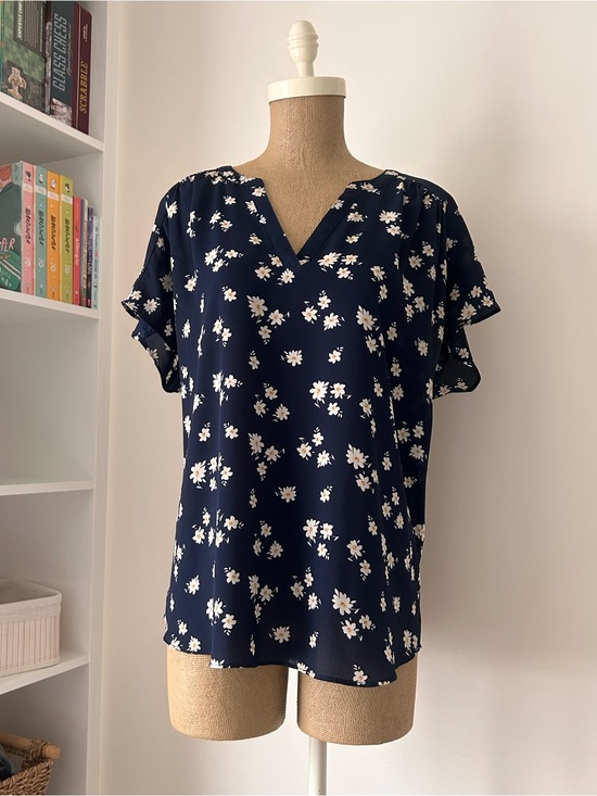 Banana Republic Tops - Banana Republic Navy and White Floral V-Neck Blouse